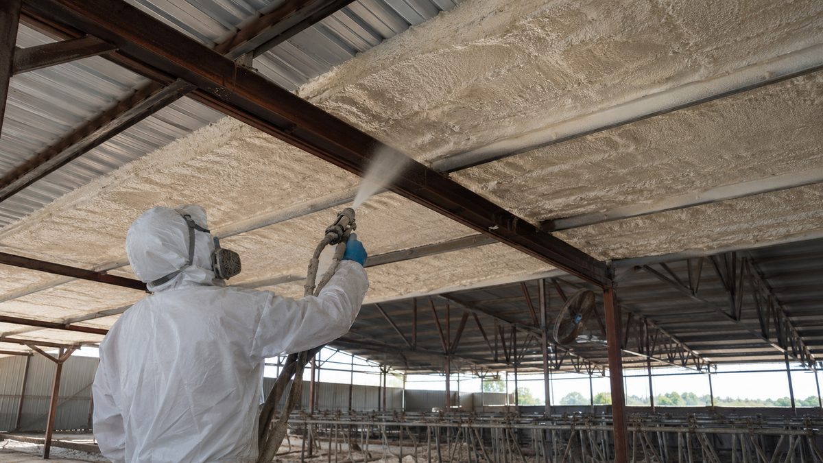 Spray Foam Insulation for Farm Buildings in Latin America: Equipment Guide for Contractors (2026)