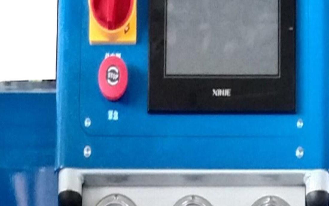 JYYJ-H600PK 7-inch PLC touchscreen with emergency stop and power switch