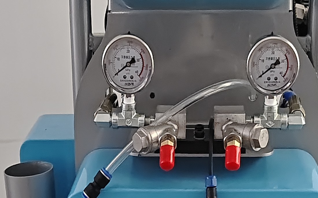 JYYJ-Q300 dual A and B pressure gauges on the machine body